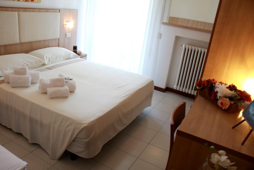 Hotel Astrid Cervia Pokoj fotografie